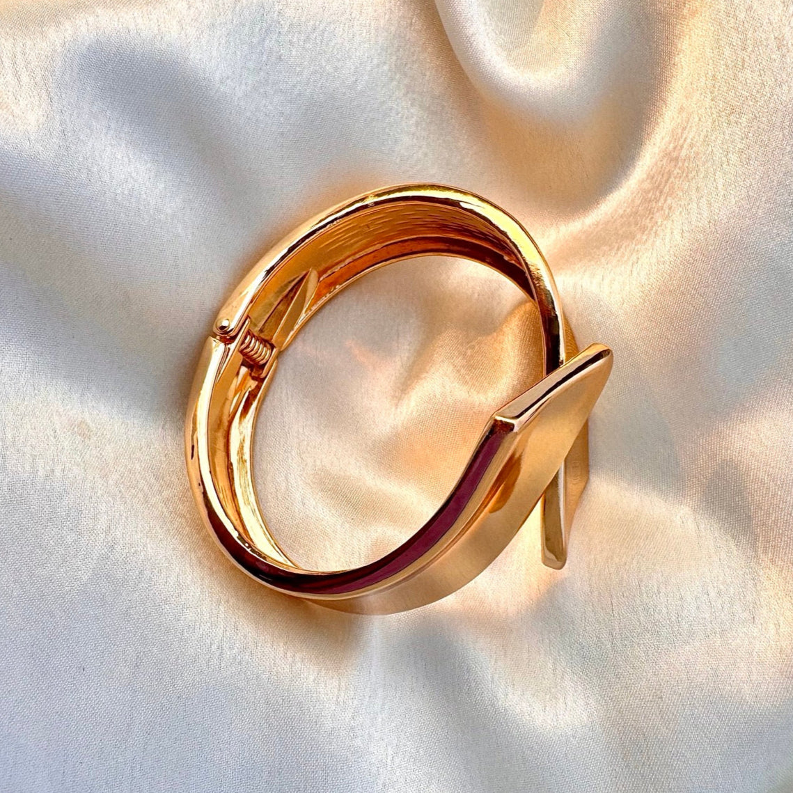 TFC Size 2-6 Simple Wave Gold Plated Bracelet Bangle