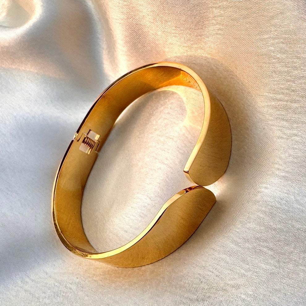 TFC Size 2.6 Pointed Corner Gold Plated Bracelet Bangle