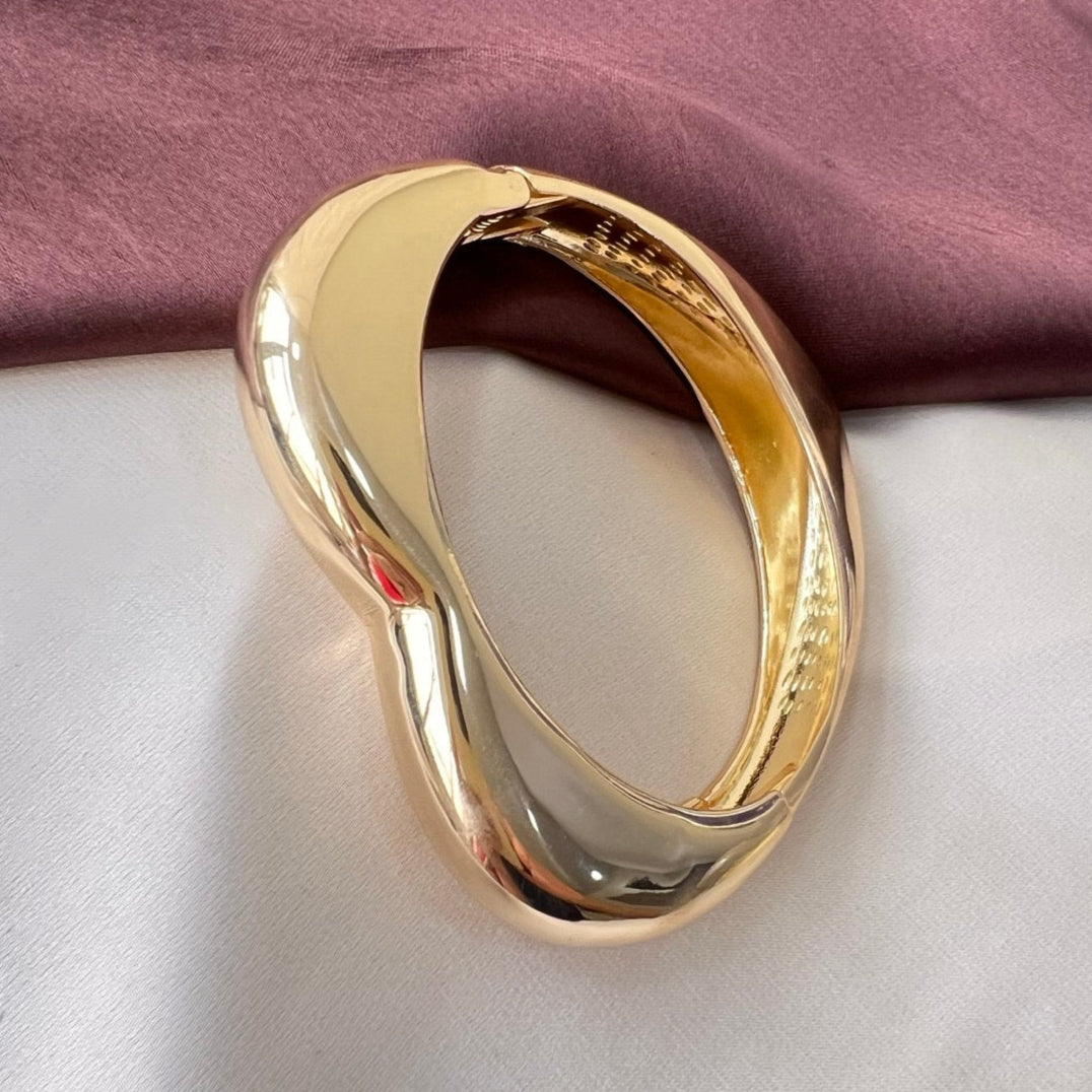 TFC Size- 2.6 Mai Tera Gold Plated bangle
