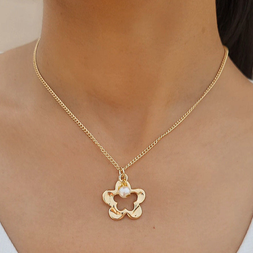 TFC Daisy Pearl Gold Plated Pendant Necklace