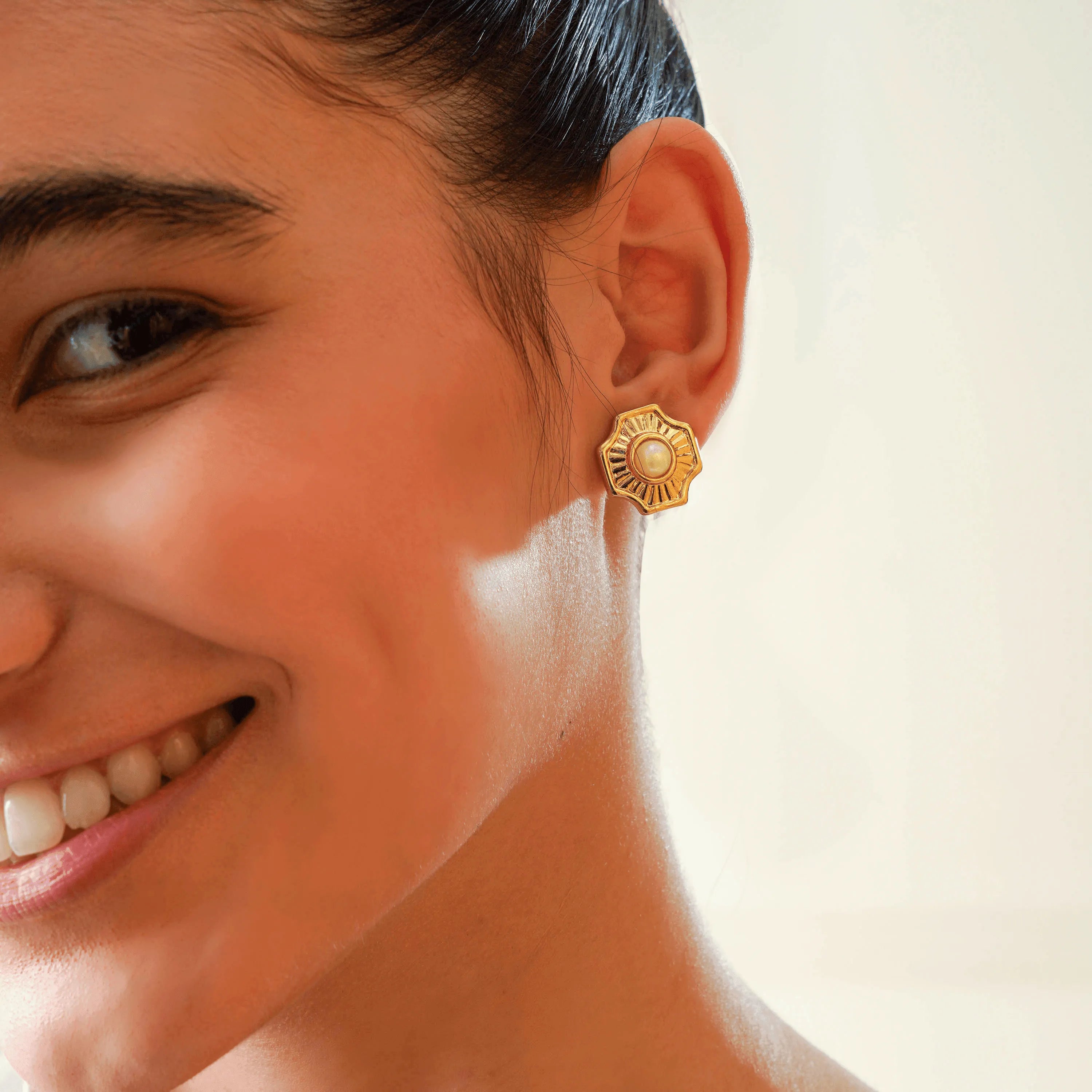 TFC Vintage Pearls Gold Plated Stud Earrings