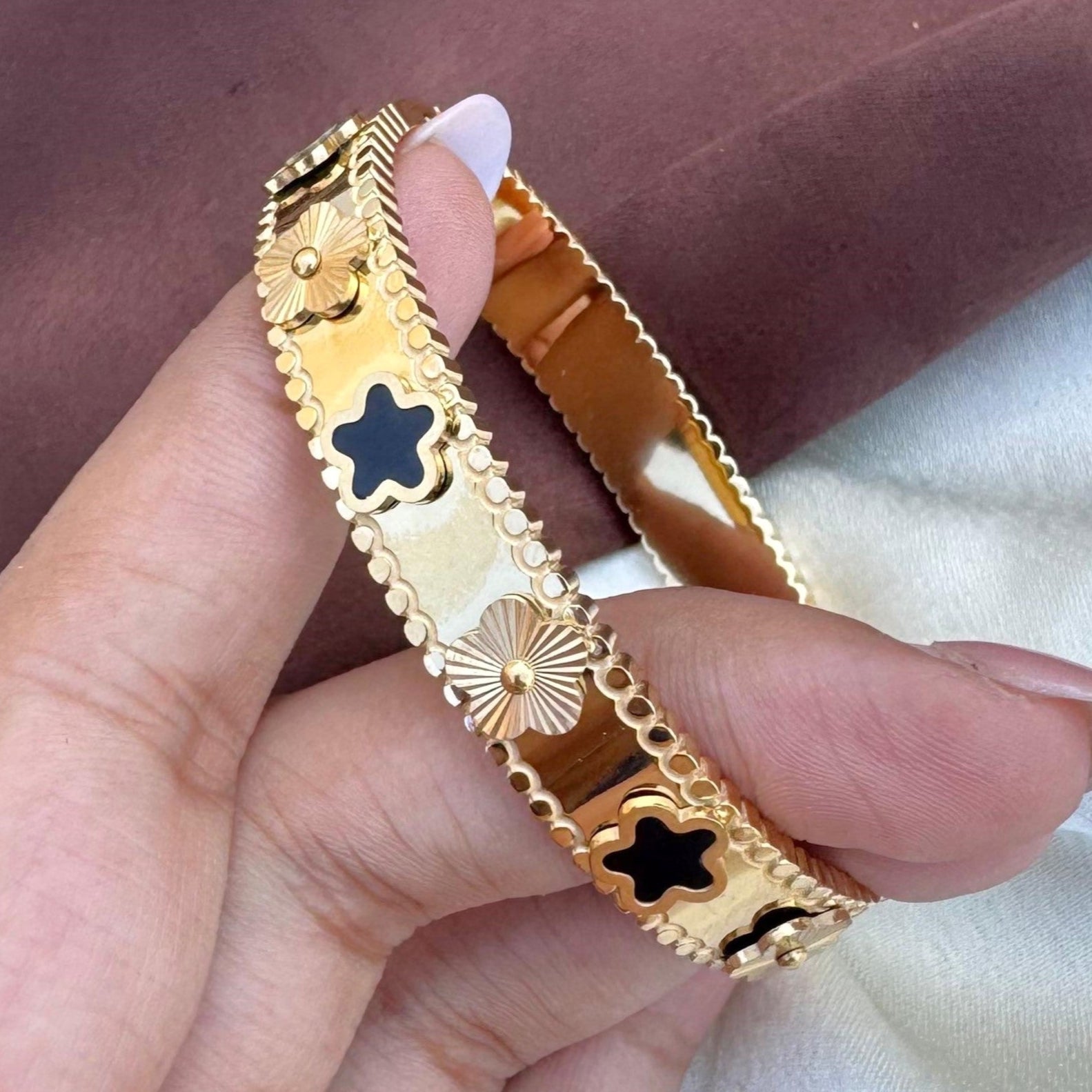 TFC Size 2.6 Black & White Flower Gold Plated Bracelet Bangle