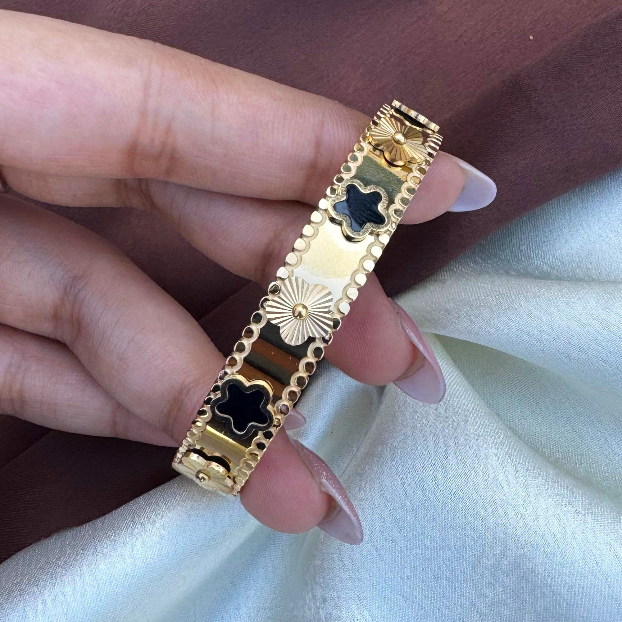 TFC Size 2.6 Black & White Flower Gold Plated Bracelet Bangle