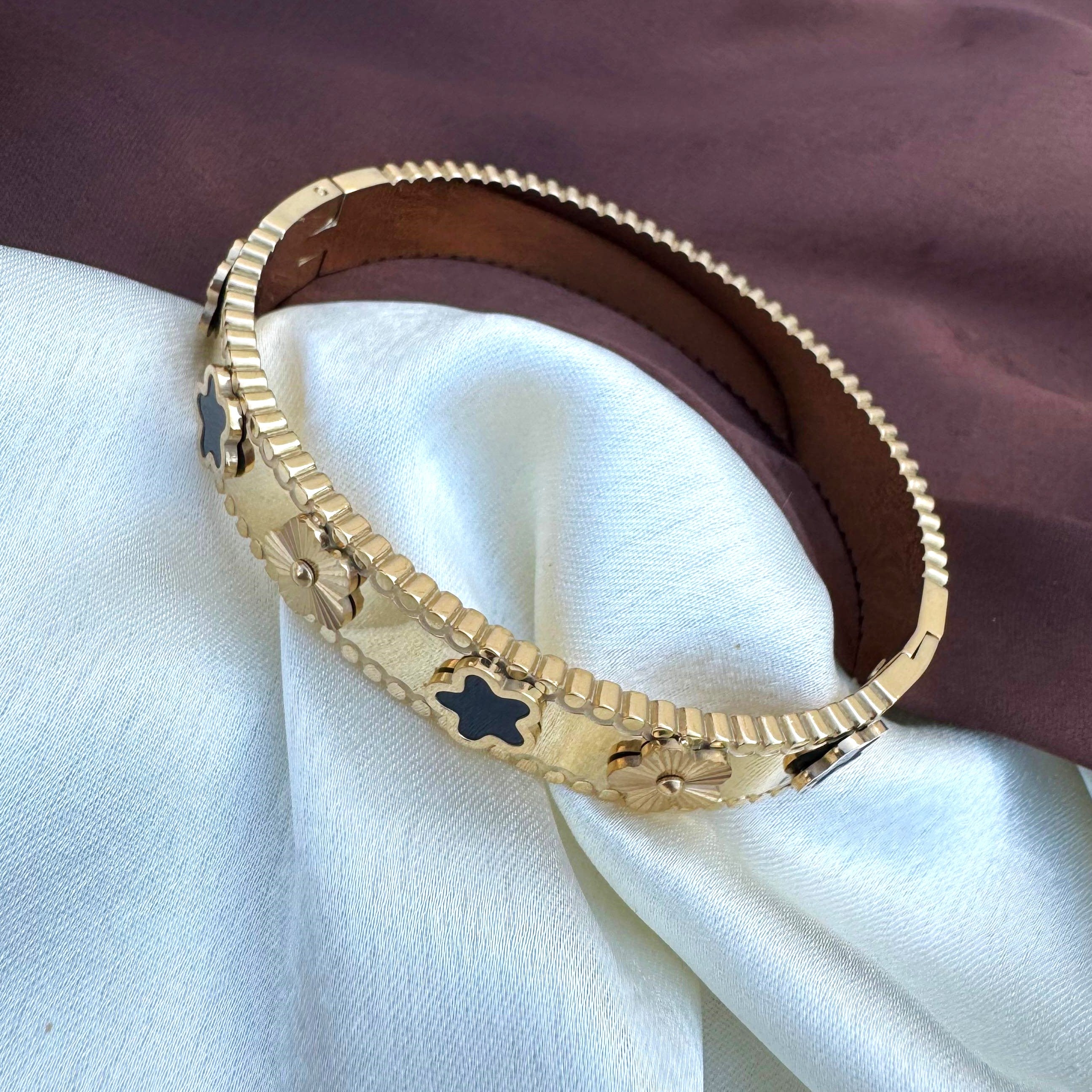 TFC Size 2.6 Black & White Flower Gold Plated Bracelet Bangle