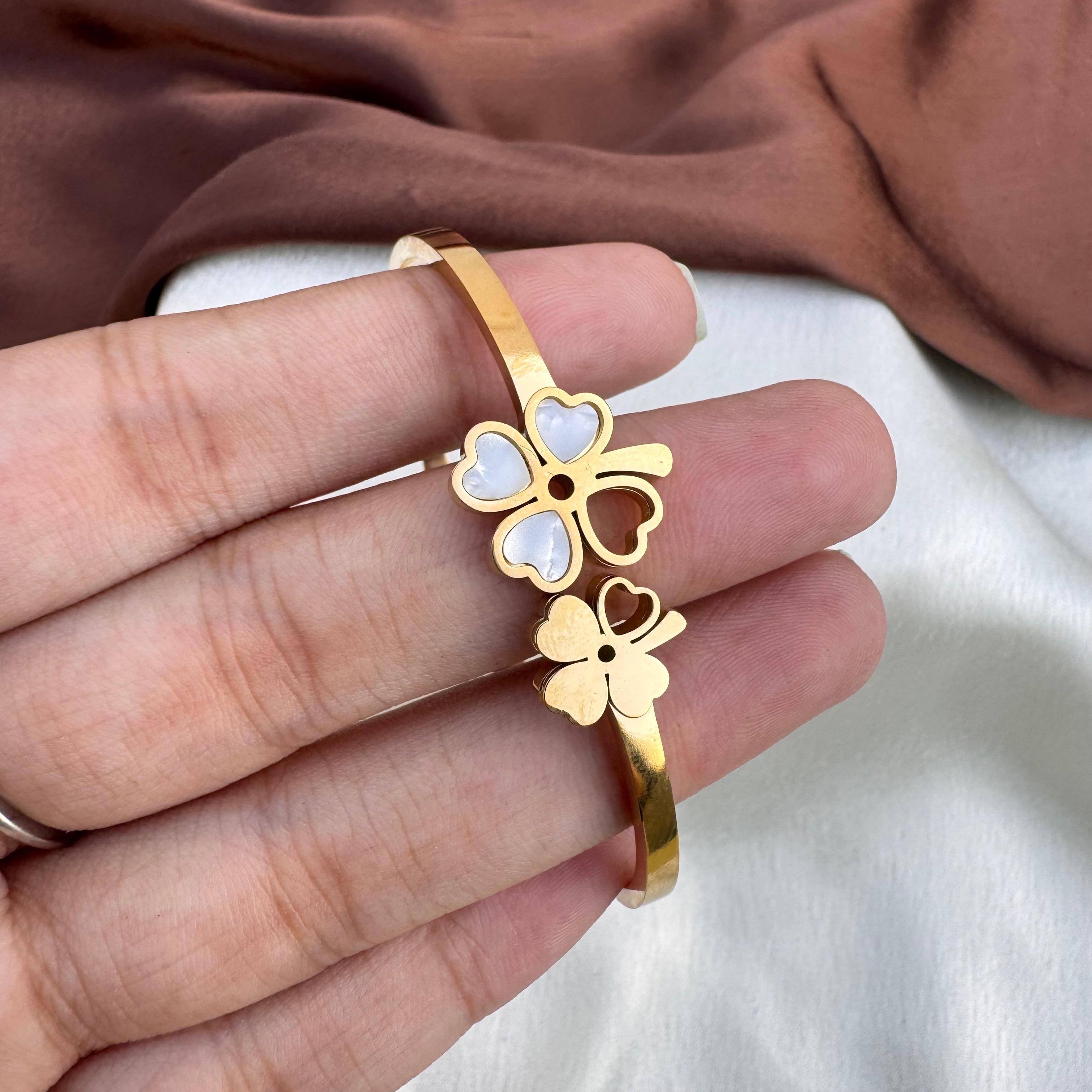 TFC Size 2.6 White Clover Gold Pated Bracelet Bangle