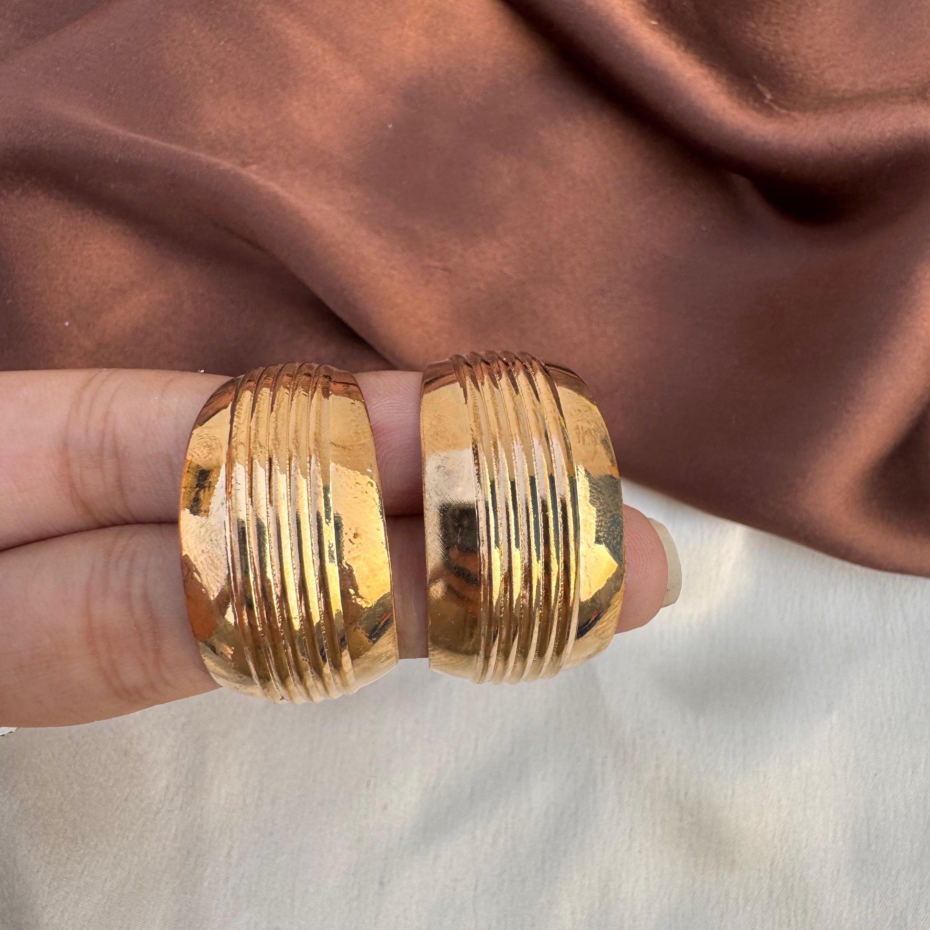 TFC Line And Blink Gold Plated Hoop Earrings