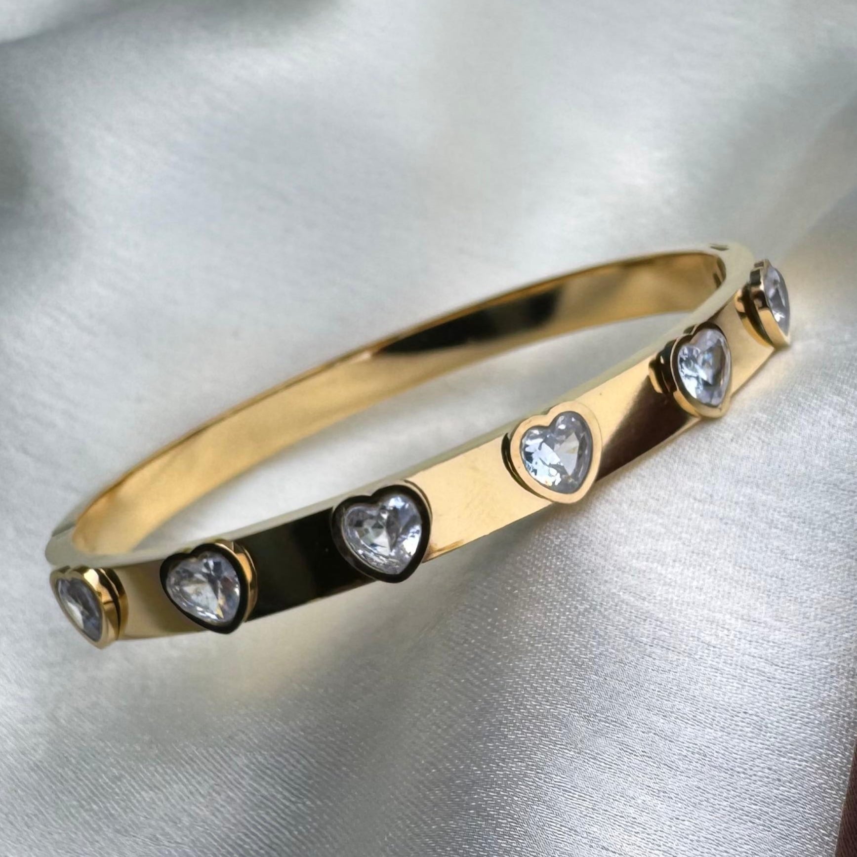 TFC Size 2.8 Diamond Heart Gold Plated Bracelet Bangle