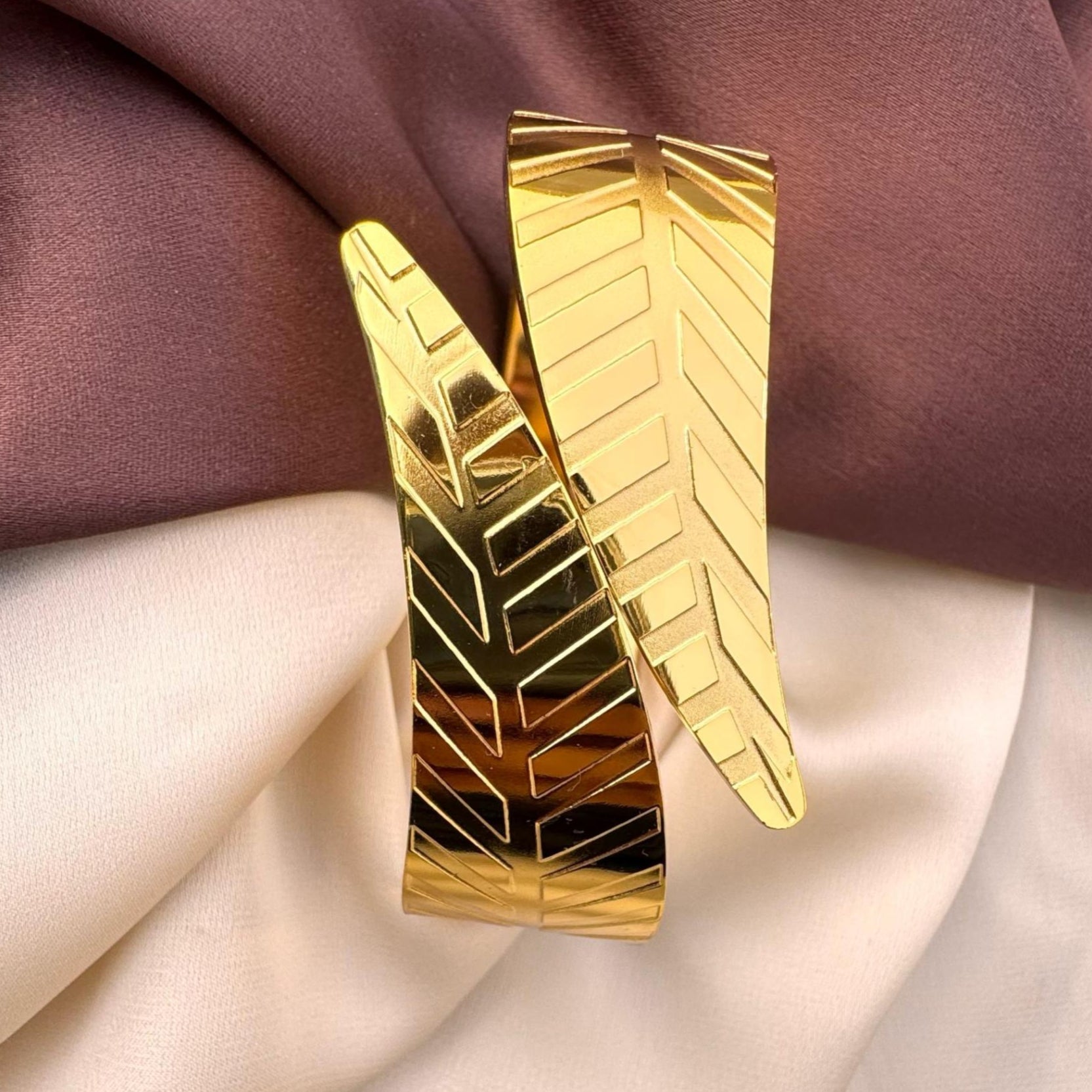 TFC Size 2.6 Size 2.6 Pointed Leaves Gold Plated Bracelet Bangle