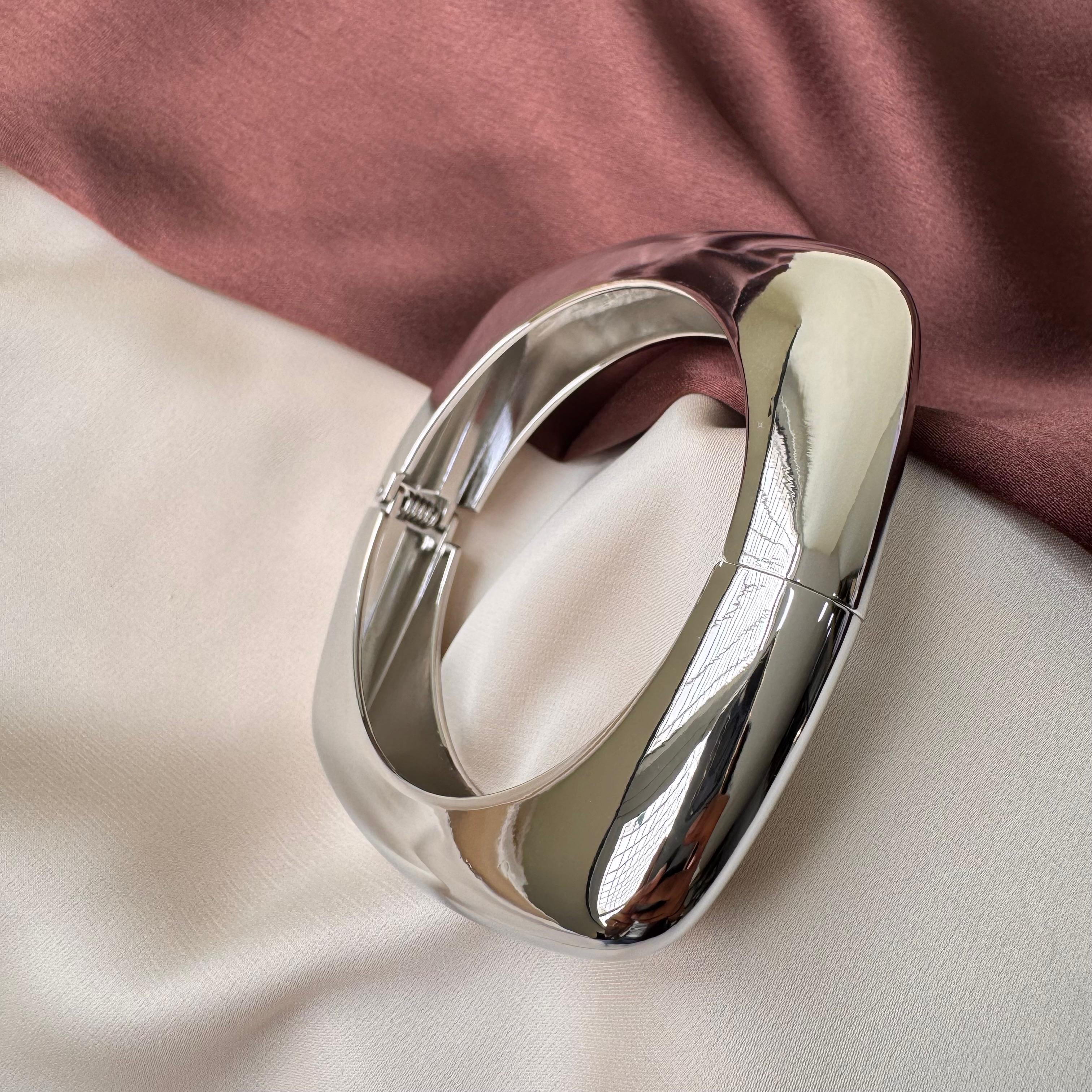 TFC Size 2.6 Liquid Edge Silver Plated Bangle