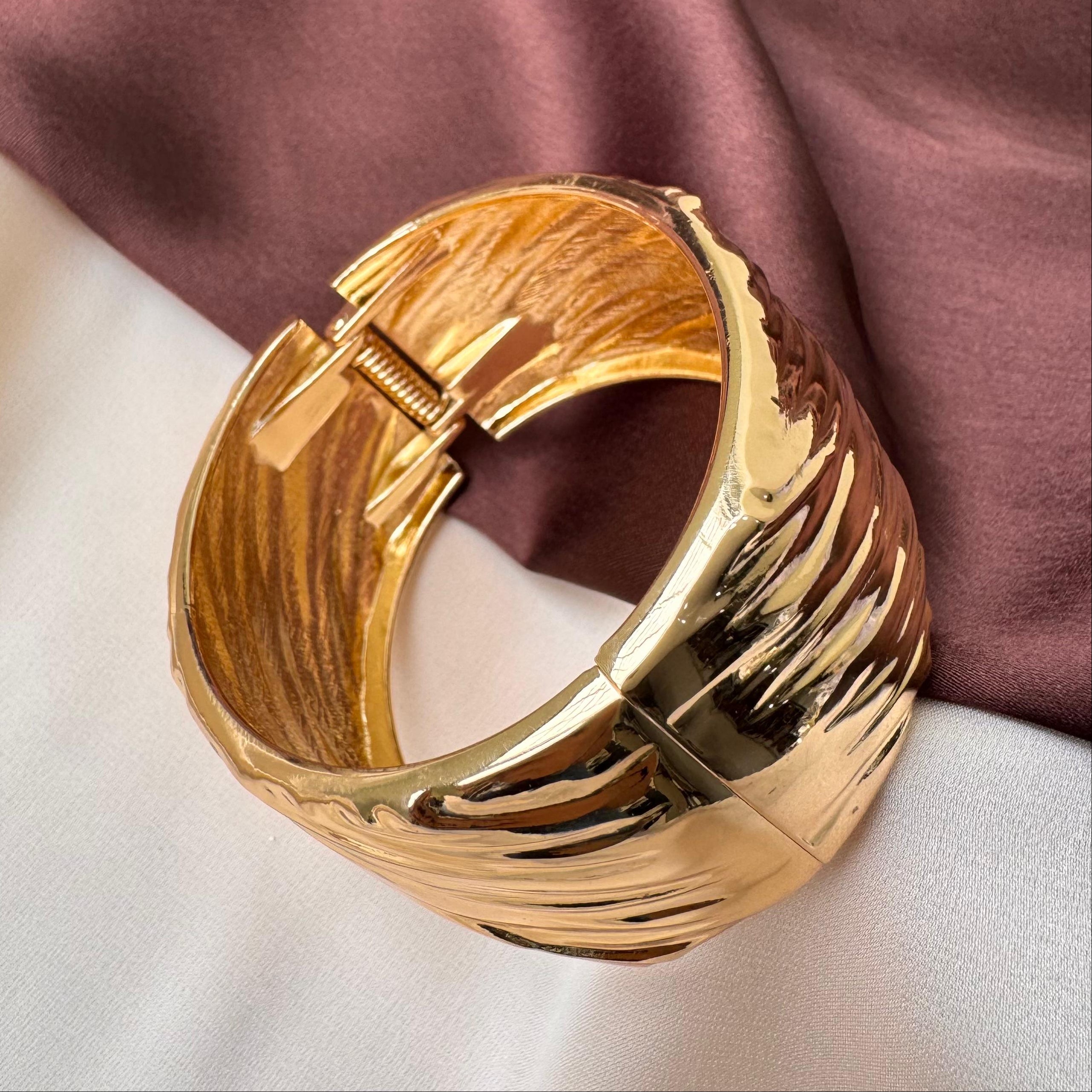 TFC Size 2.8 Rough Swirl Gold Plated Bracelet Bangle