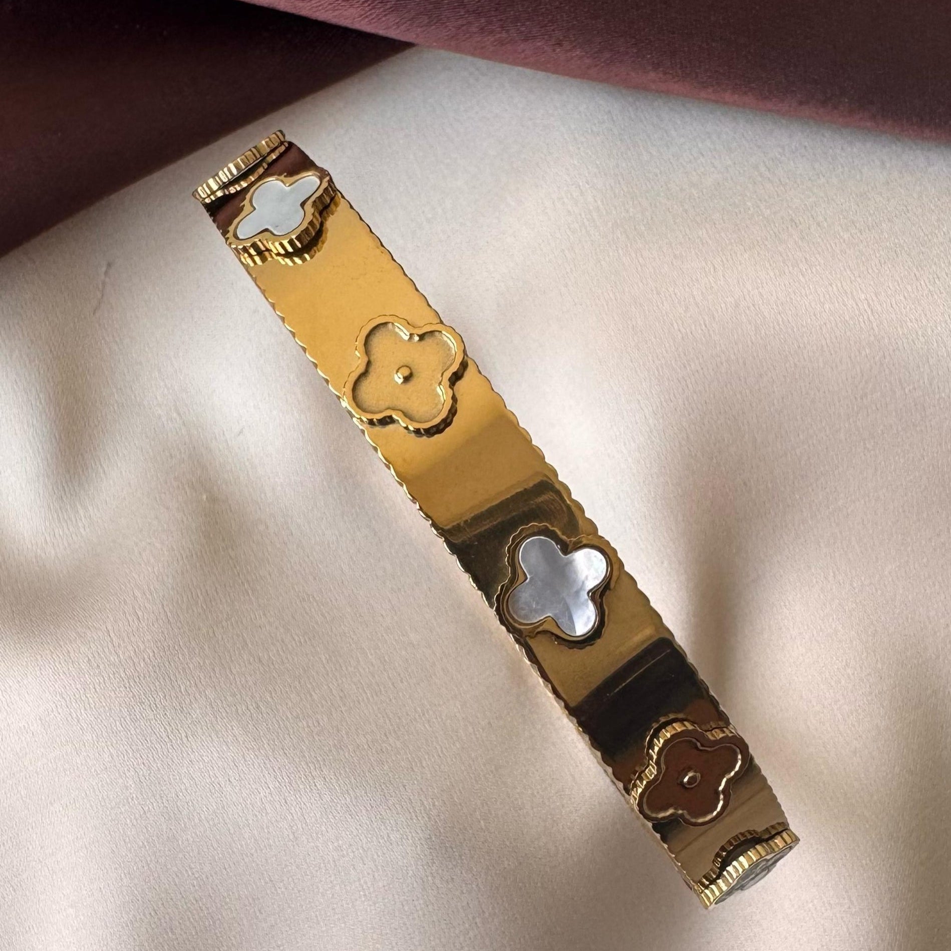 TFC Size 2.6 Filling Flower Gold Plated Bracelet Bangle