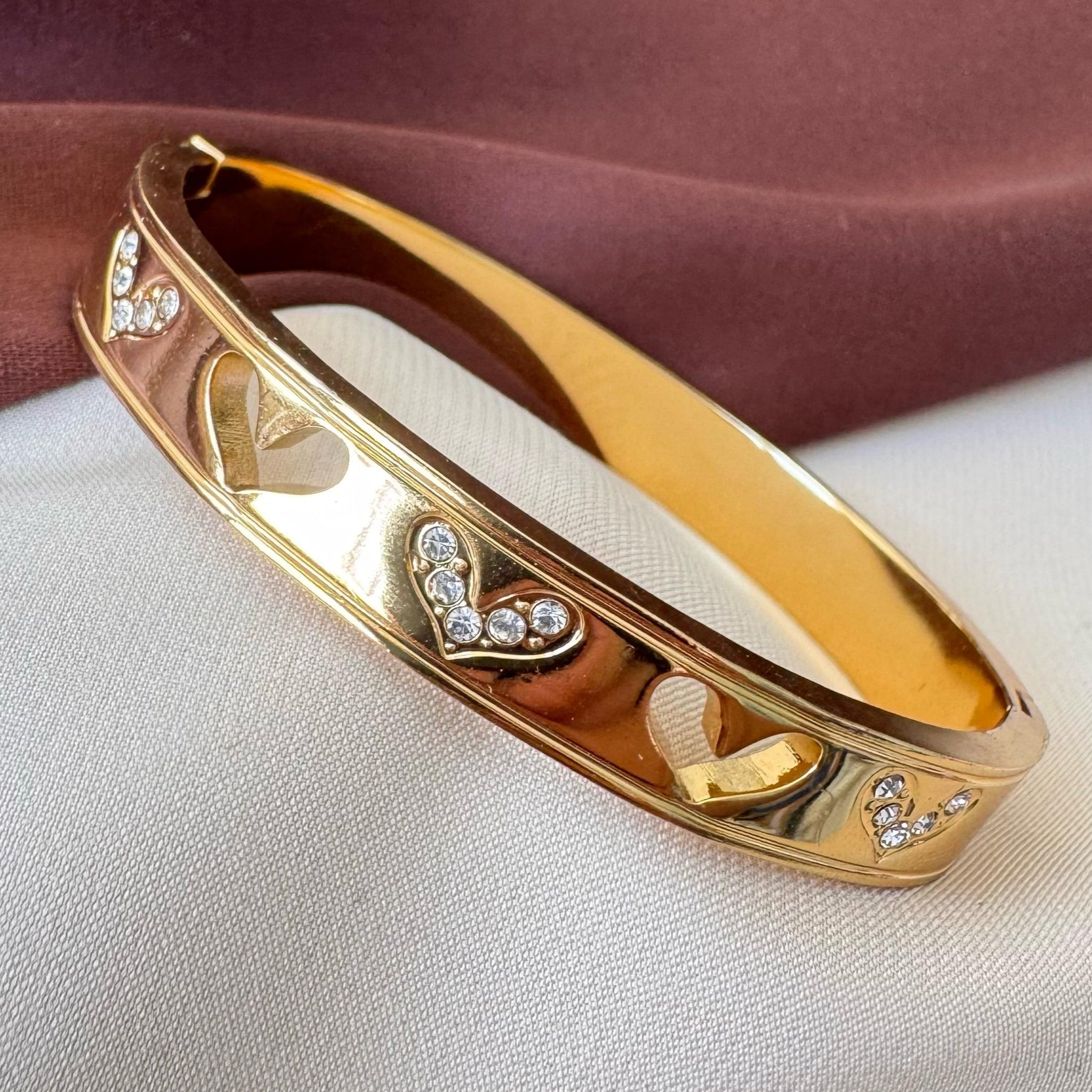 TFC Size 2.2 Gem Heart Gold Plated Bracelet Bangle