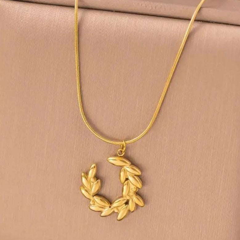 TFC Round Leaf Gold Plated Pendant Necklace