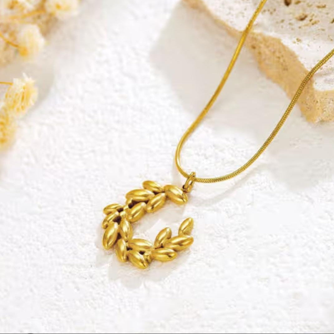 TFC Round Leaf Gold Plated Pendant Necklace