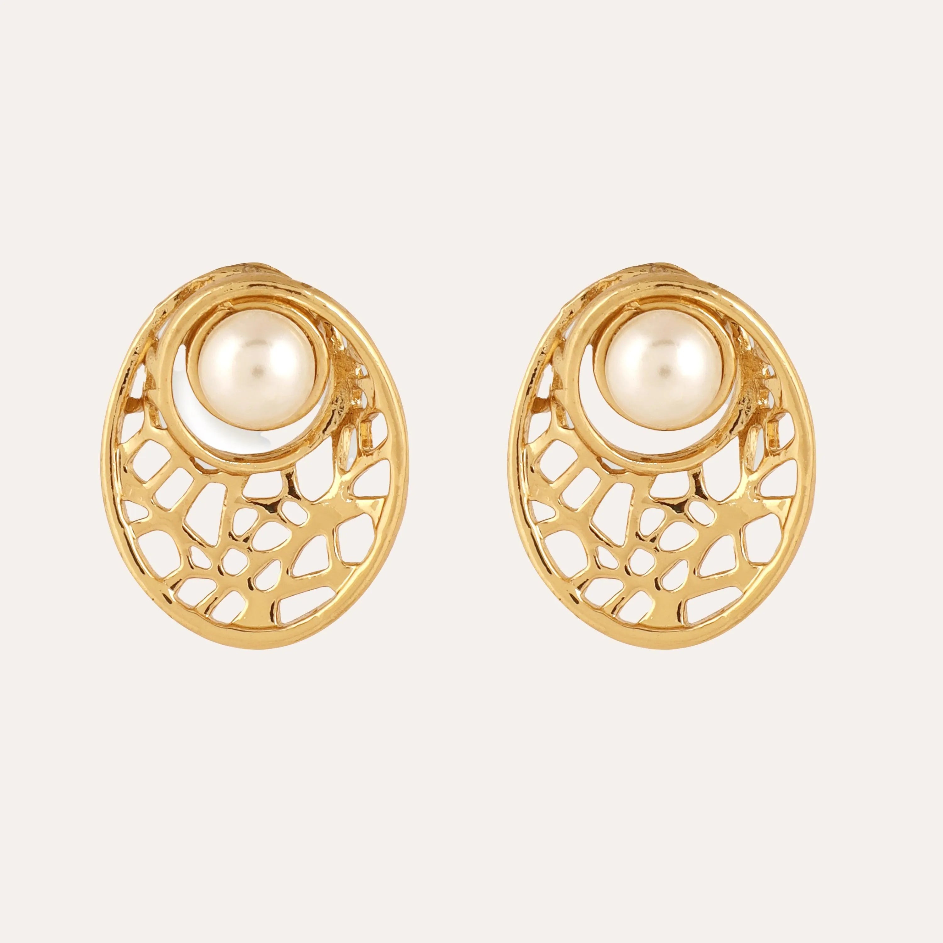 Gold Finished Pearl Jadau Earrings & Tikka Set By PTJ – Punjabi Traditional  Jewellery