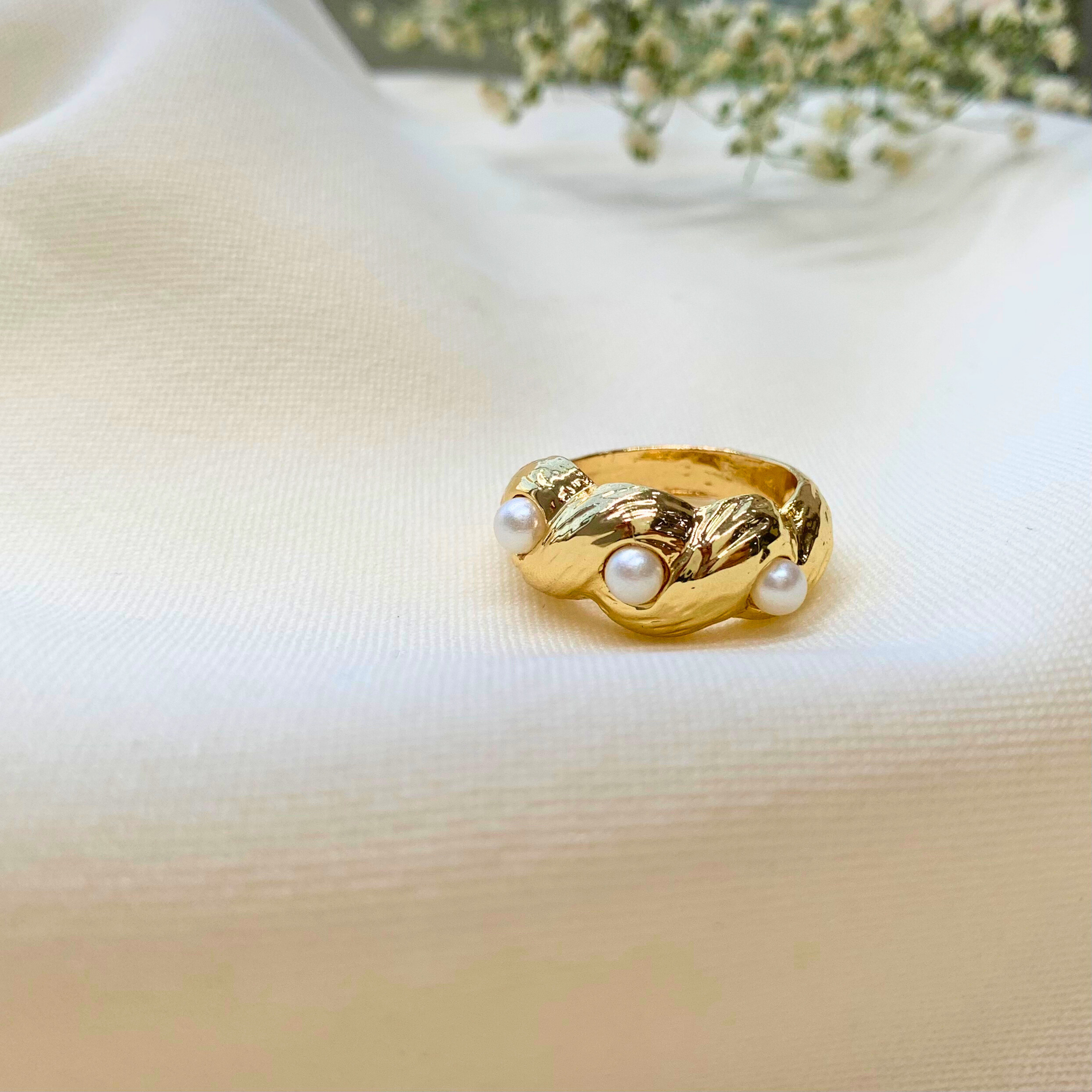 3,000+ Diamond Ring On White Stock Photos, Pictures & Royalty-Free Images -  iStock | Diamond ring on white background