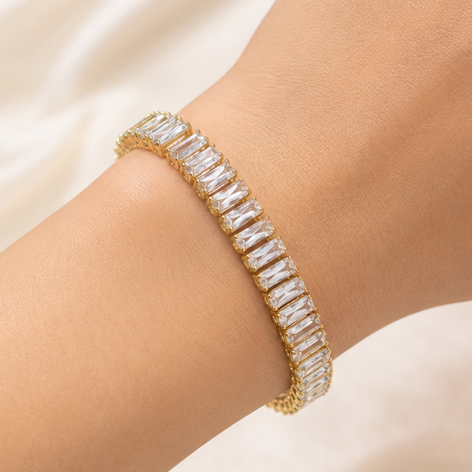 TFC Length 15 cm White Stone Gold Plated Chain Bracelet