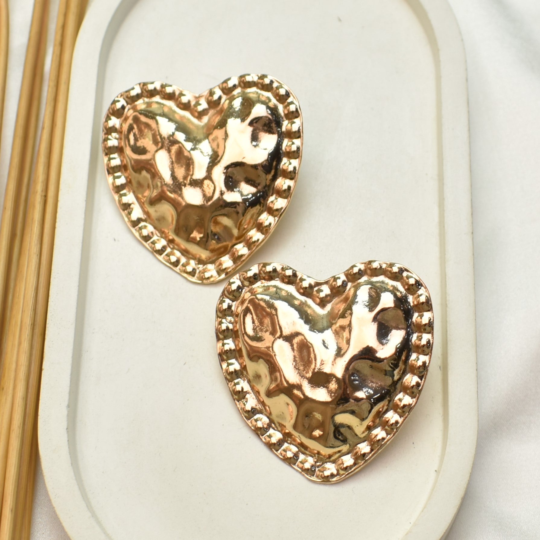 TFC Bold Ziggle Heart Gold Stud Earrings