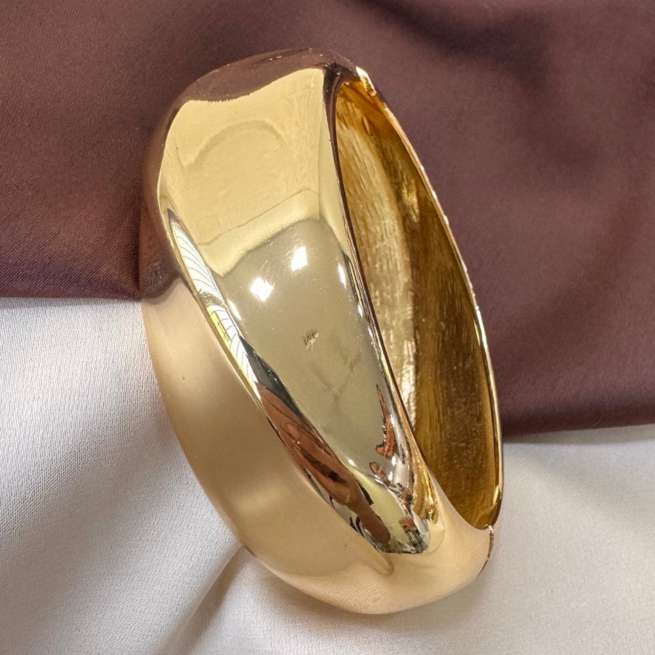 TFC Size 2.6 Bold Line Gold Plated Bracelet Bangle