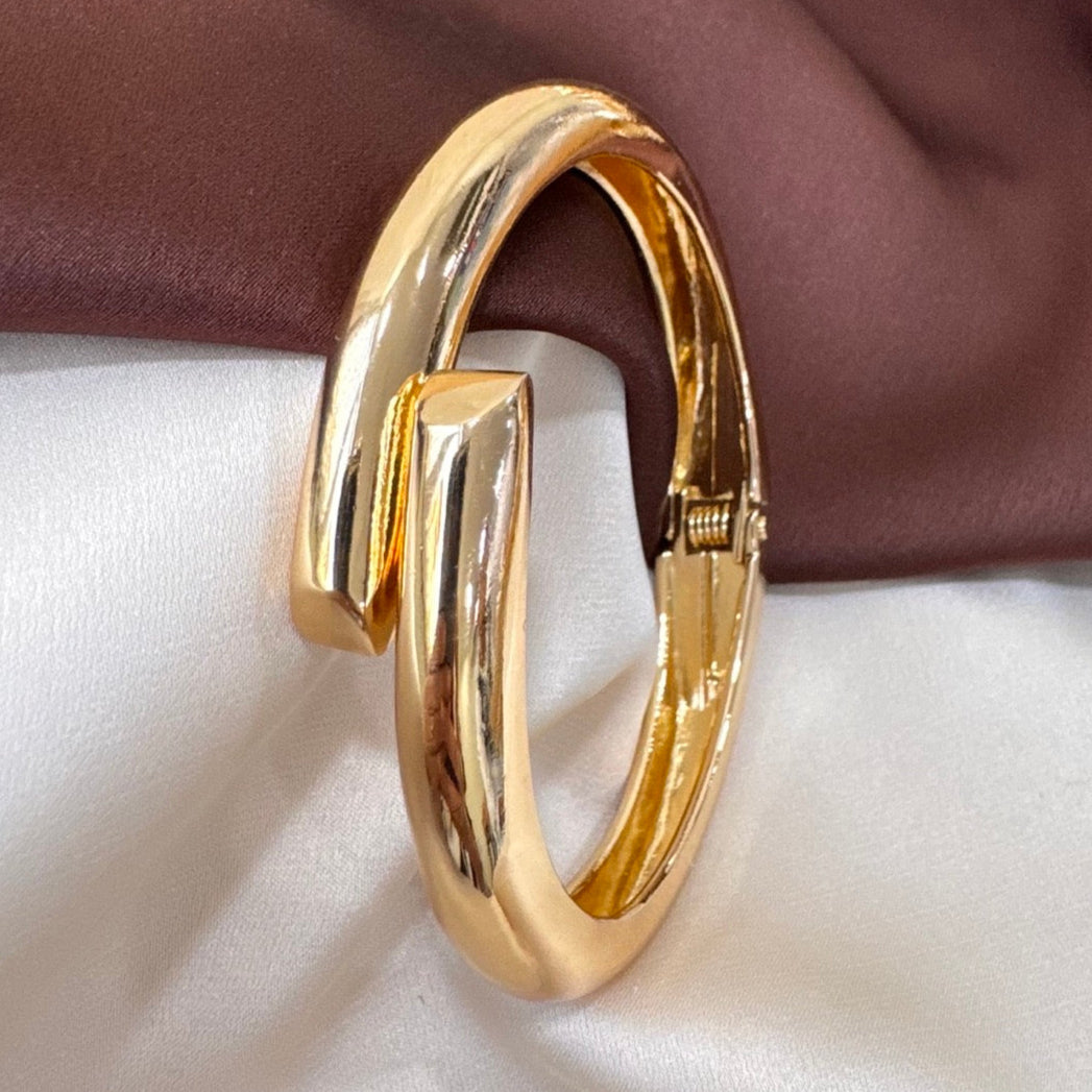 TFC Size 2.6 Pointed Sides Gold Plated Bracelet Bangle