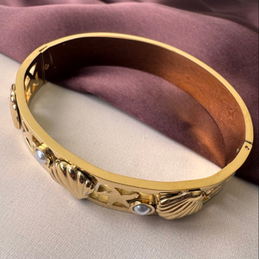 TFC Shelle Star Gold Plated Bracelet Bangle