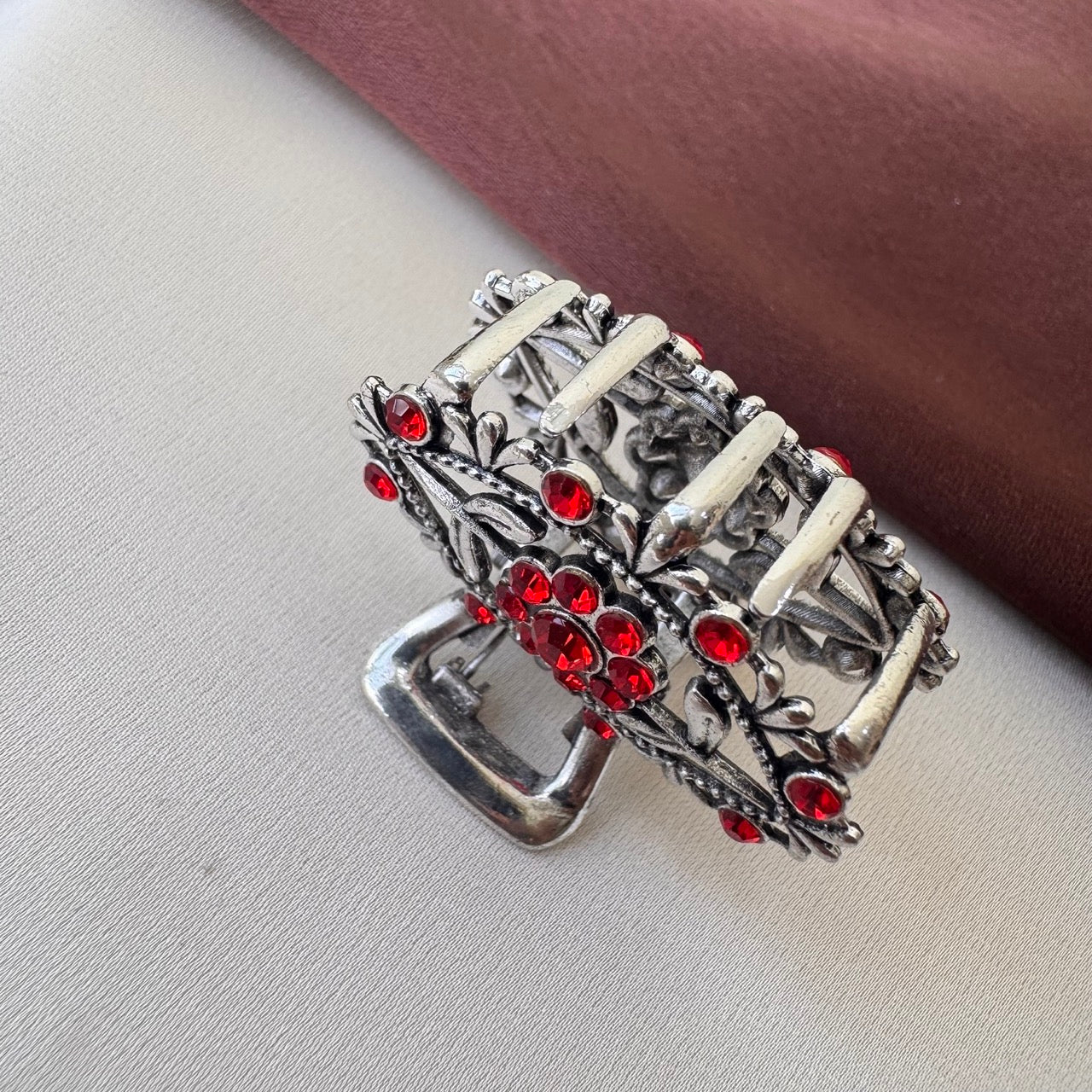 TFC Red Jharokha Silver Hair Clip
