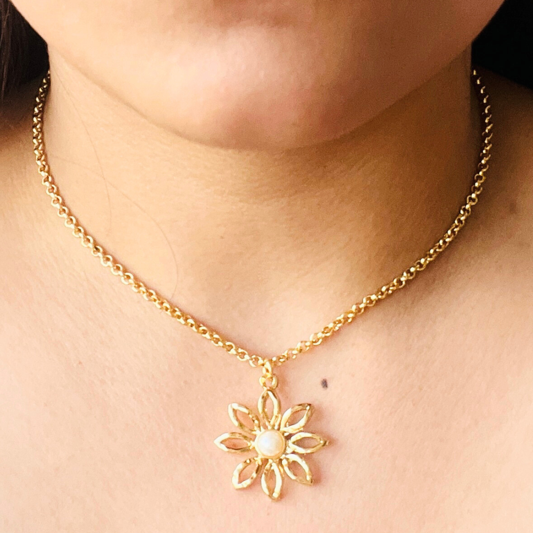 TFC 24K Daisy Pearl Gold Plated Pendant Necklace