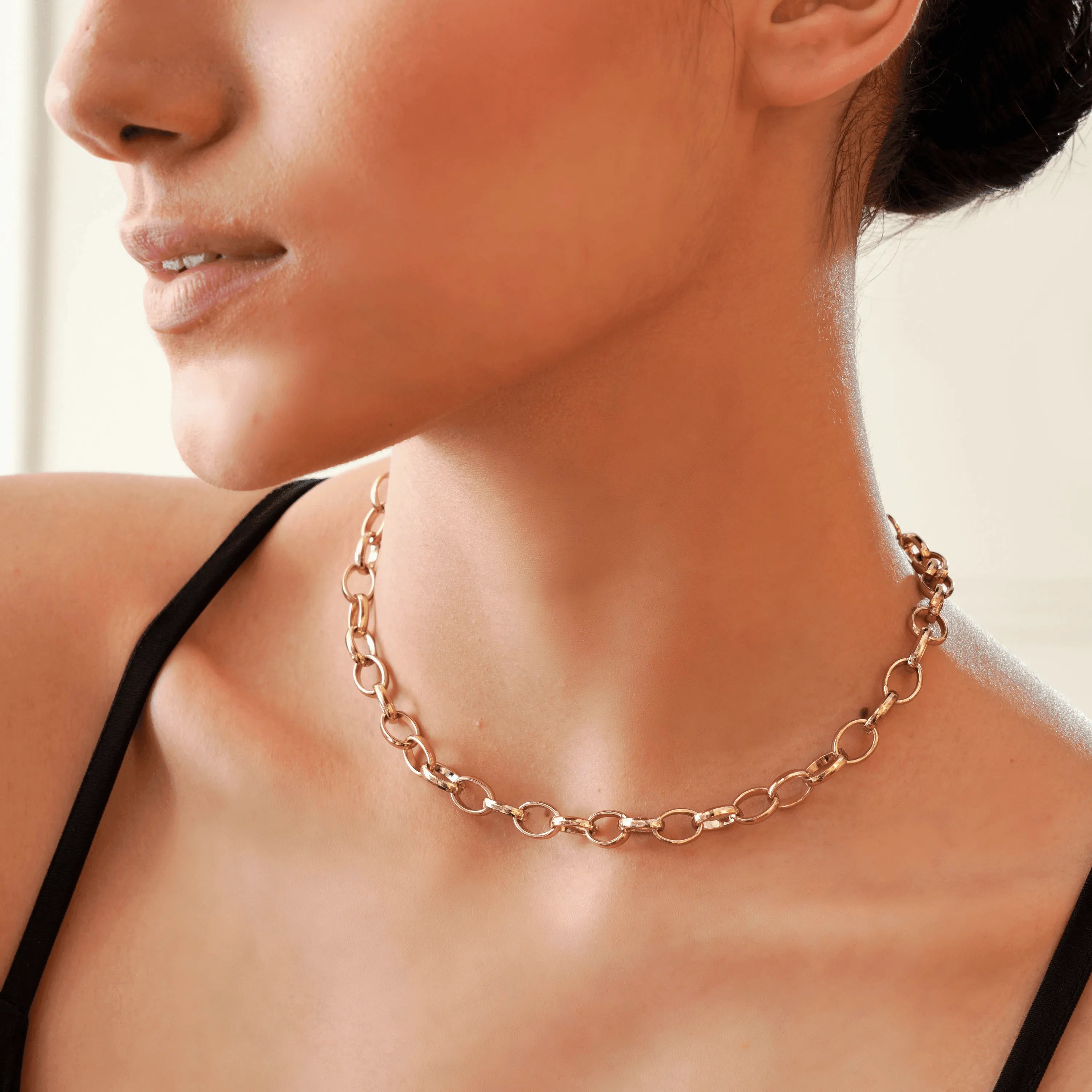 Sleek neck deals chain