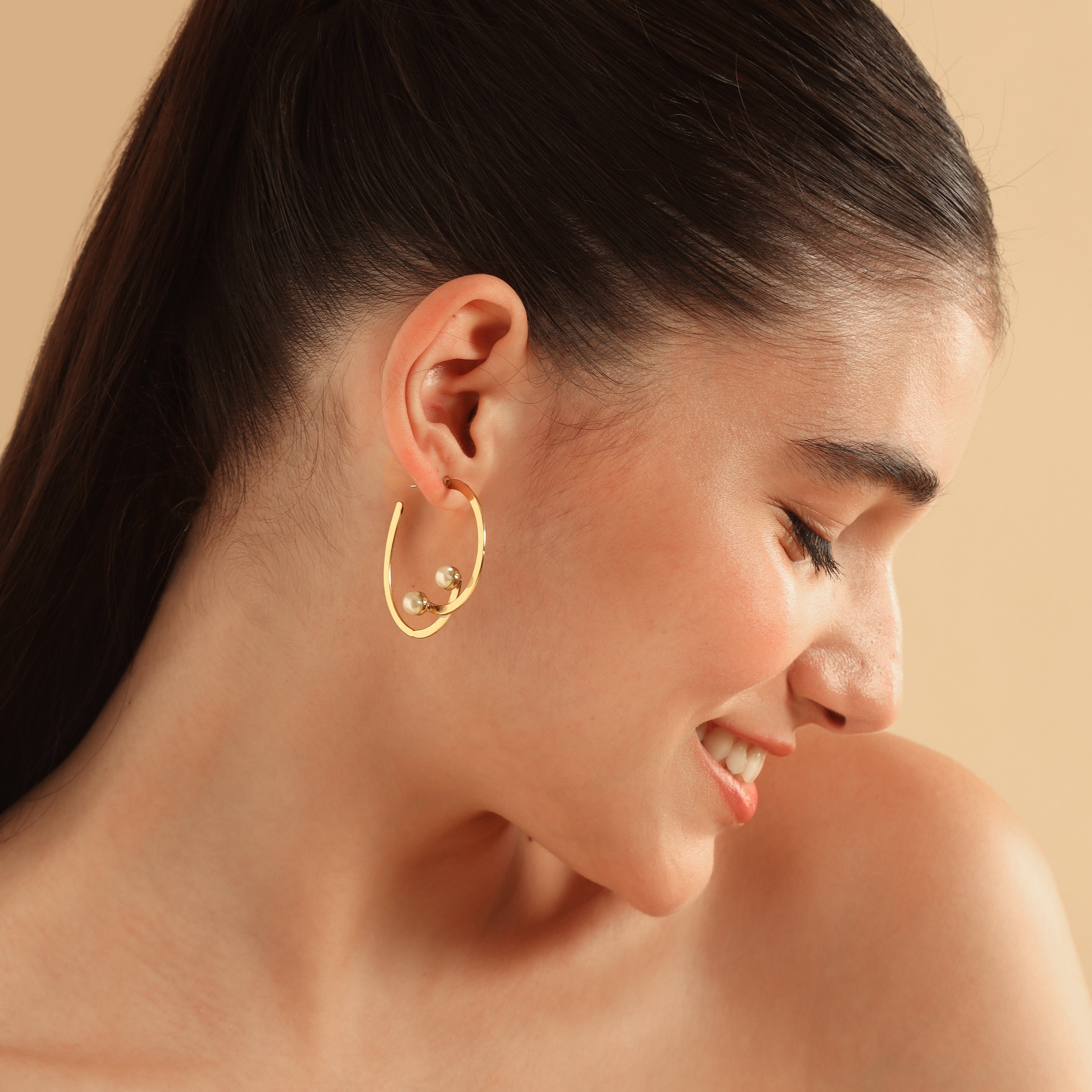 Aggregate 109+ pearl hanging earrings gold