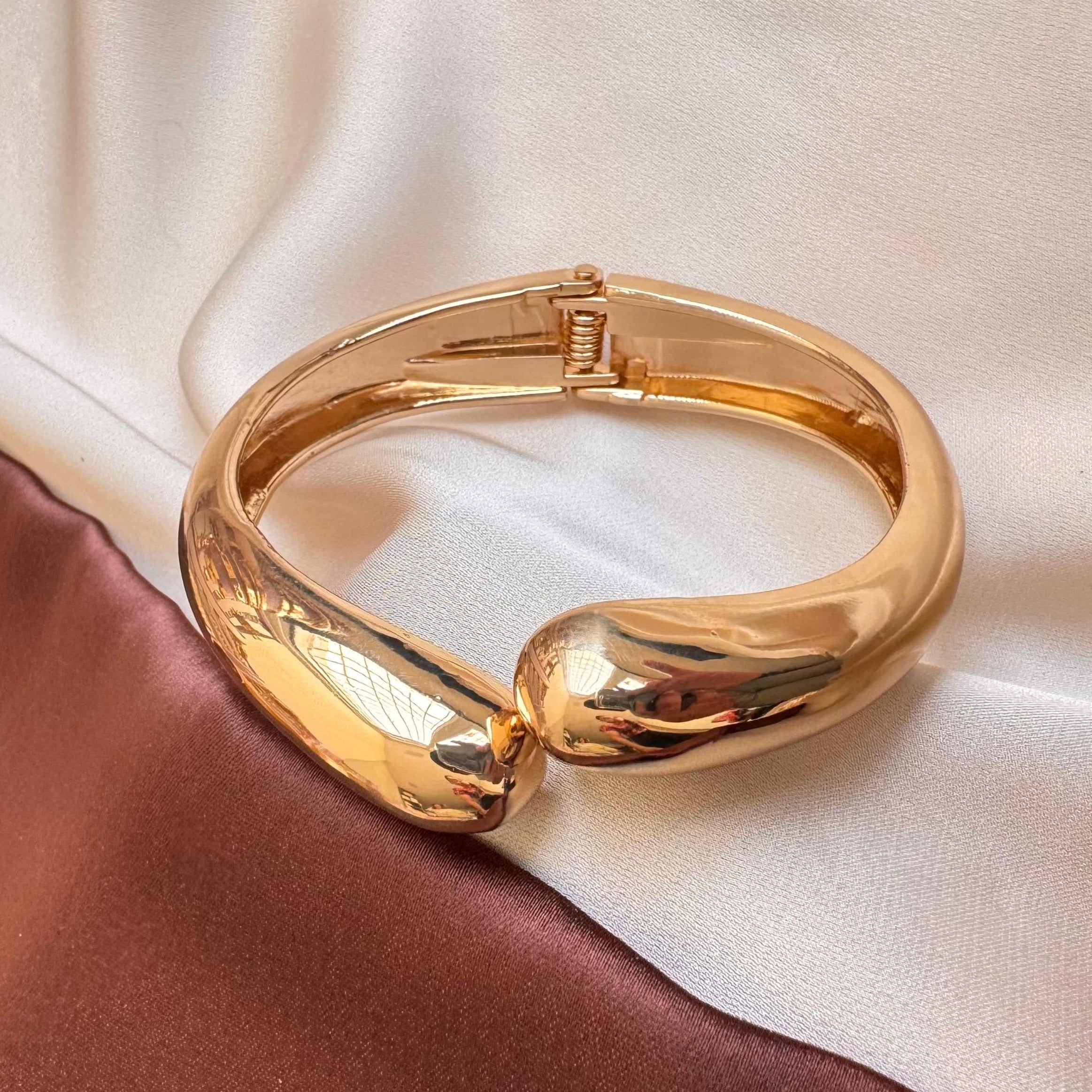 TFC Size-2-6 Shine Bond Openable Gold Plated Bracelet Bangle
