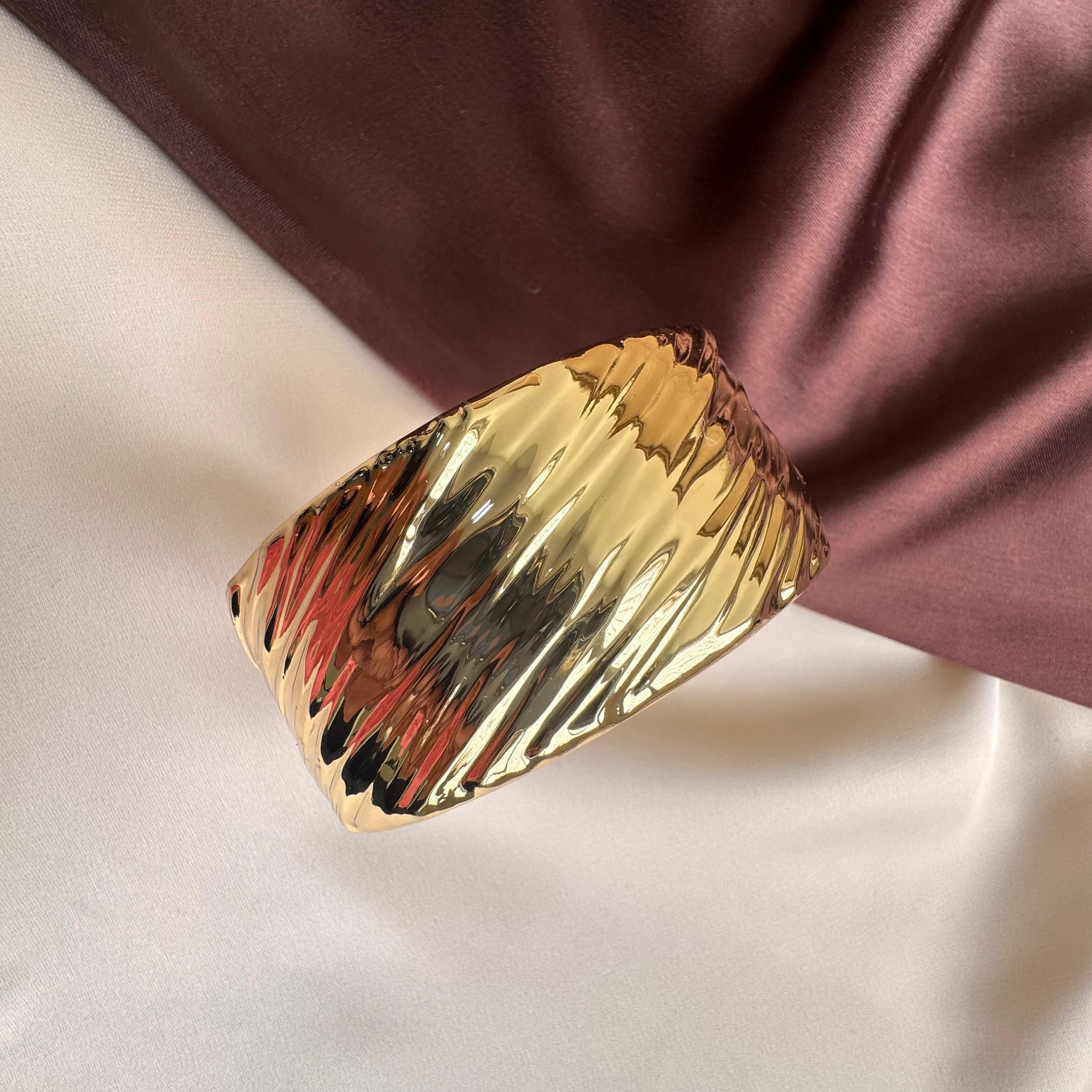 TFC Size 2.8 Rough Swirl Gold Plated Bracelet Bangle