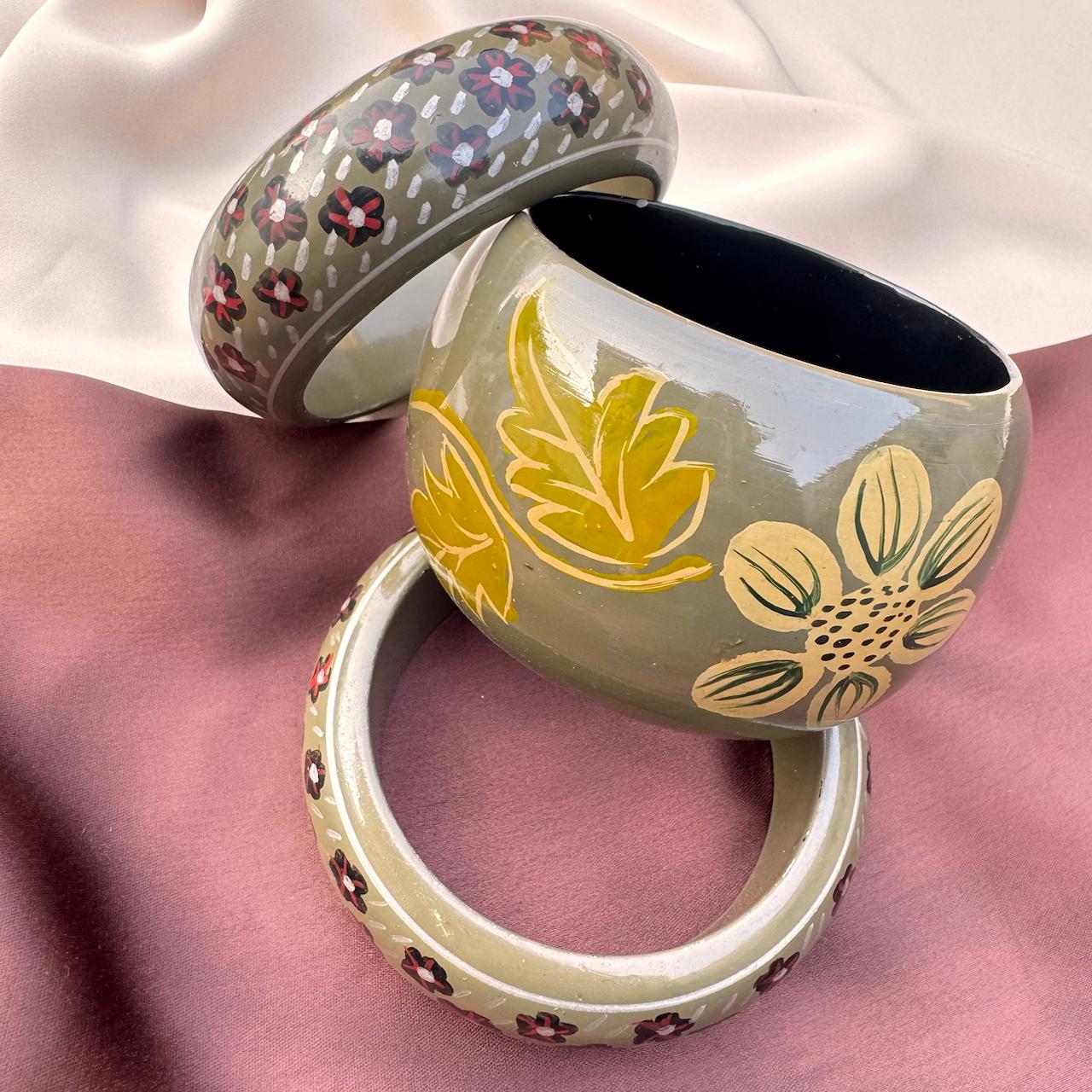 TFC Big Small Flower Hand Painted Set of 3 Wooden Bangle