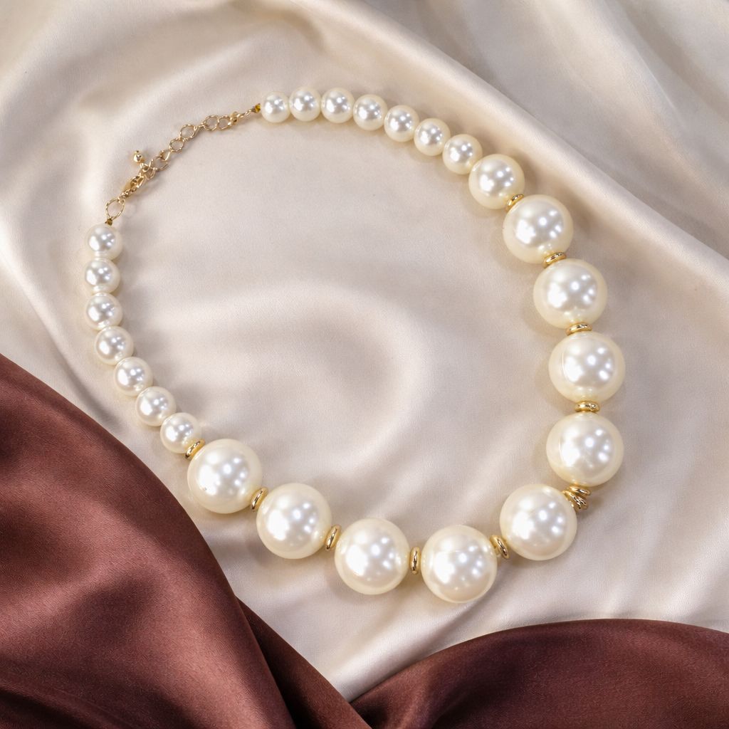 TFC Bold Pearl Necklace